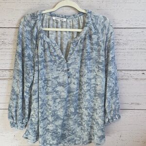 Rose & Olive 3/4 Sleeved Top in Shades of Soft Blue and White, size XL